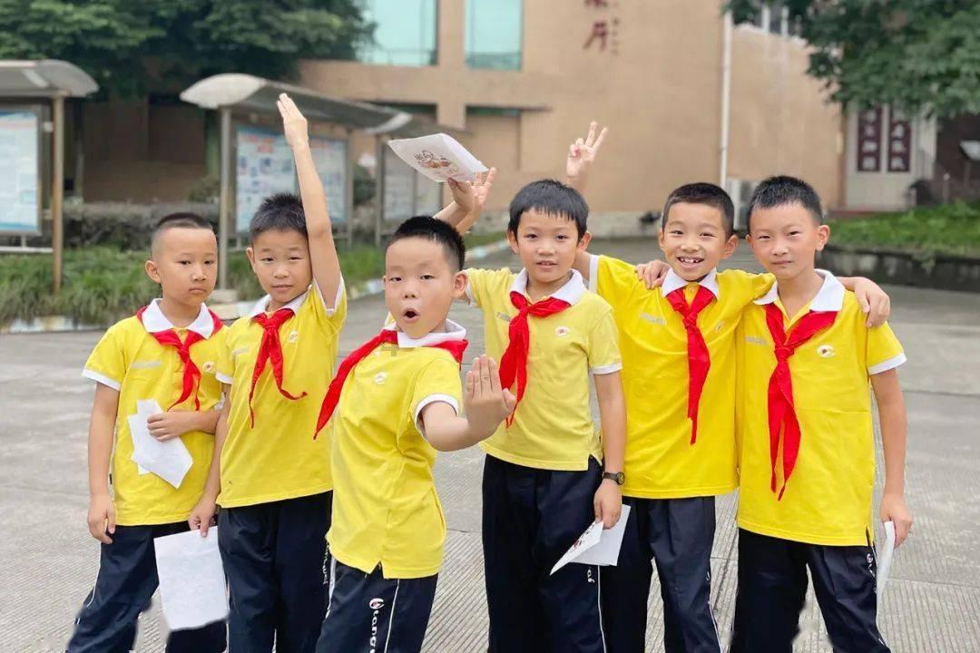 一个长方形的周长是40厘米，长与宽的比是3:2，长方形的面积是多少平方厘米游戏画面